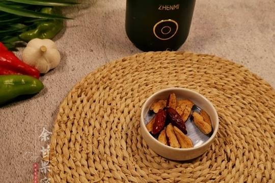 饮品|我的早餐饮品，用这两种食材磨豆浆，香甜好喝，一次不到2元