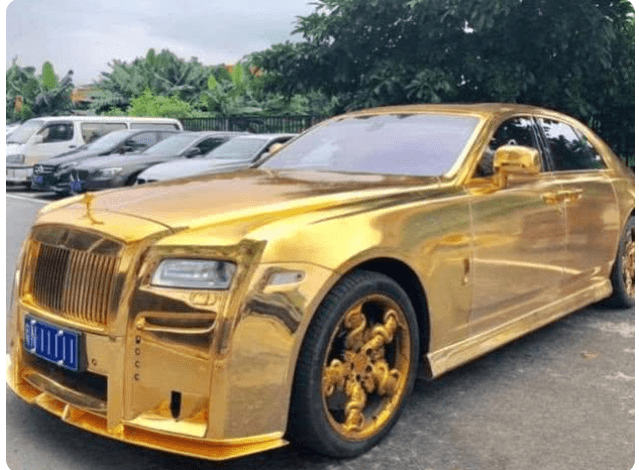 广东富豪出售劳斯莱斯 全车金漆太耀眼 没人敢接手 金色