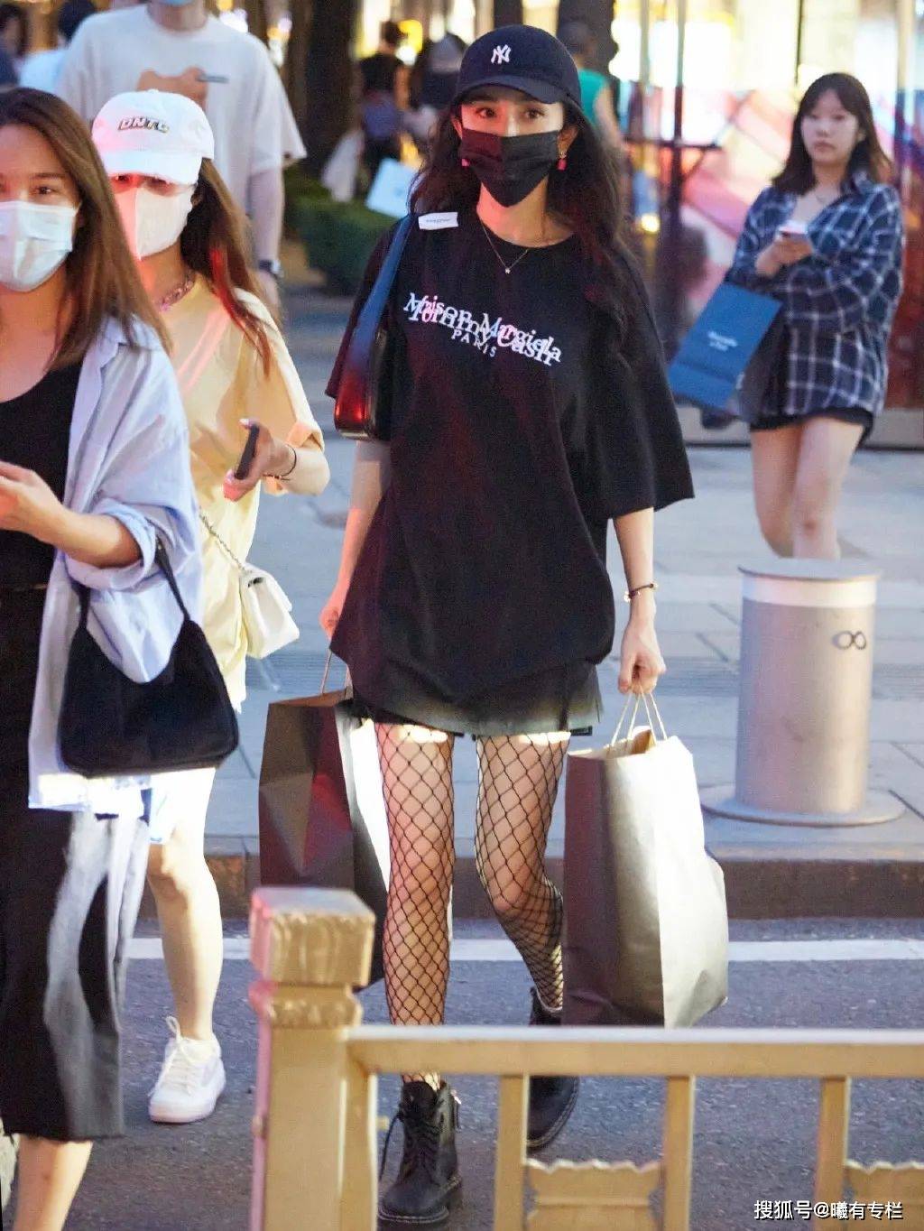 下半身 稳坐内娱街拍女王，杨幂到底赢在哪儿？