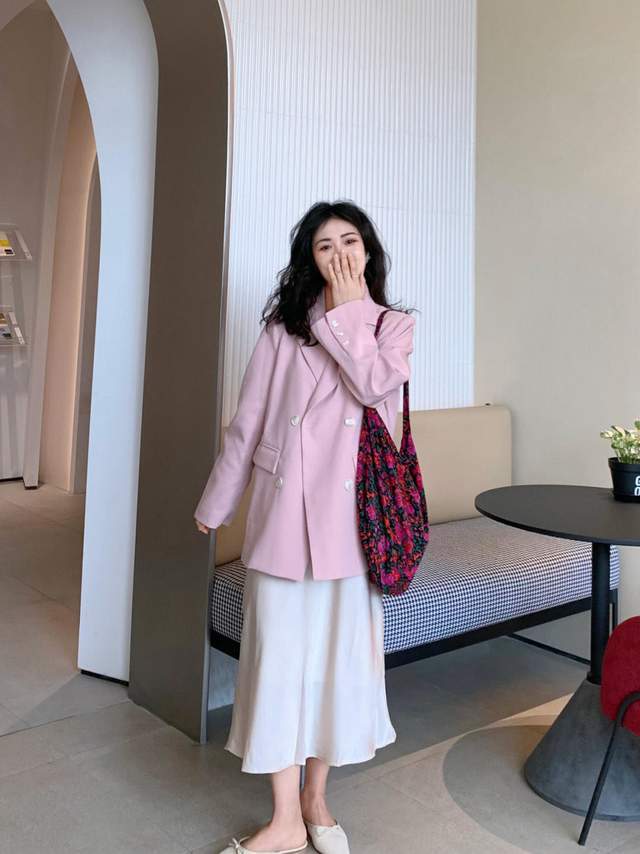 小个子 西装外套怎么穿出高级感?不如搭配半身裙,优雅时尚又能提升气质