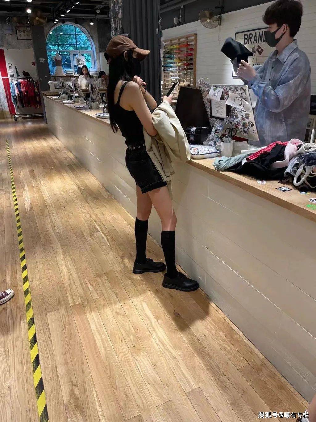 下半身 稳坐内娱街拍女王，杨幂到底赢在哪儿？