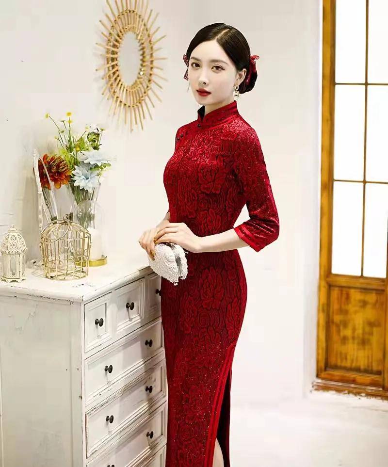 显得 红色丝绒旗袍裙，让你穿出饱满挺拔身材，穿出优雅自信气质的你！