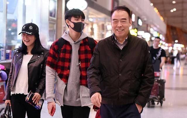 能力|陈凯歌陈飞宇父子传承的群嘲体质:能力弱心眼小、精致利己改国籍