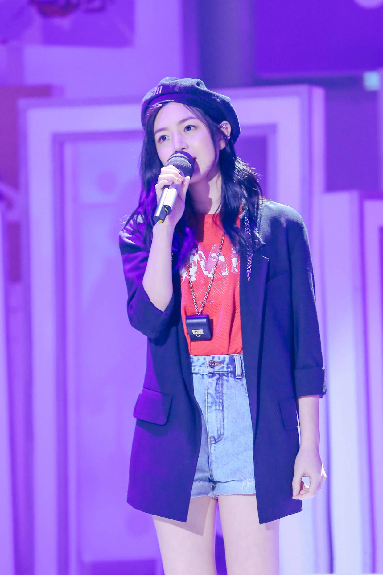 大气 嫁对人的陈妍希越来越美，穿紫罗兰抹胸裙优雅温婉，和陈晓配一脸