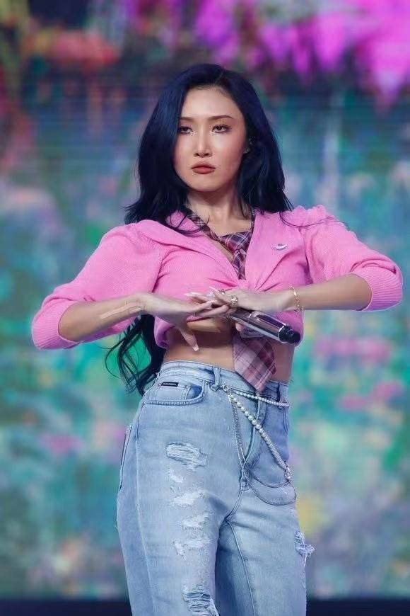 吉克做人群中最耀眼的那抹黑！比白皮高级比黄皮健美，没颜值hold不住