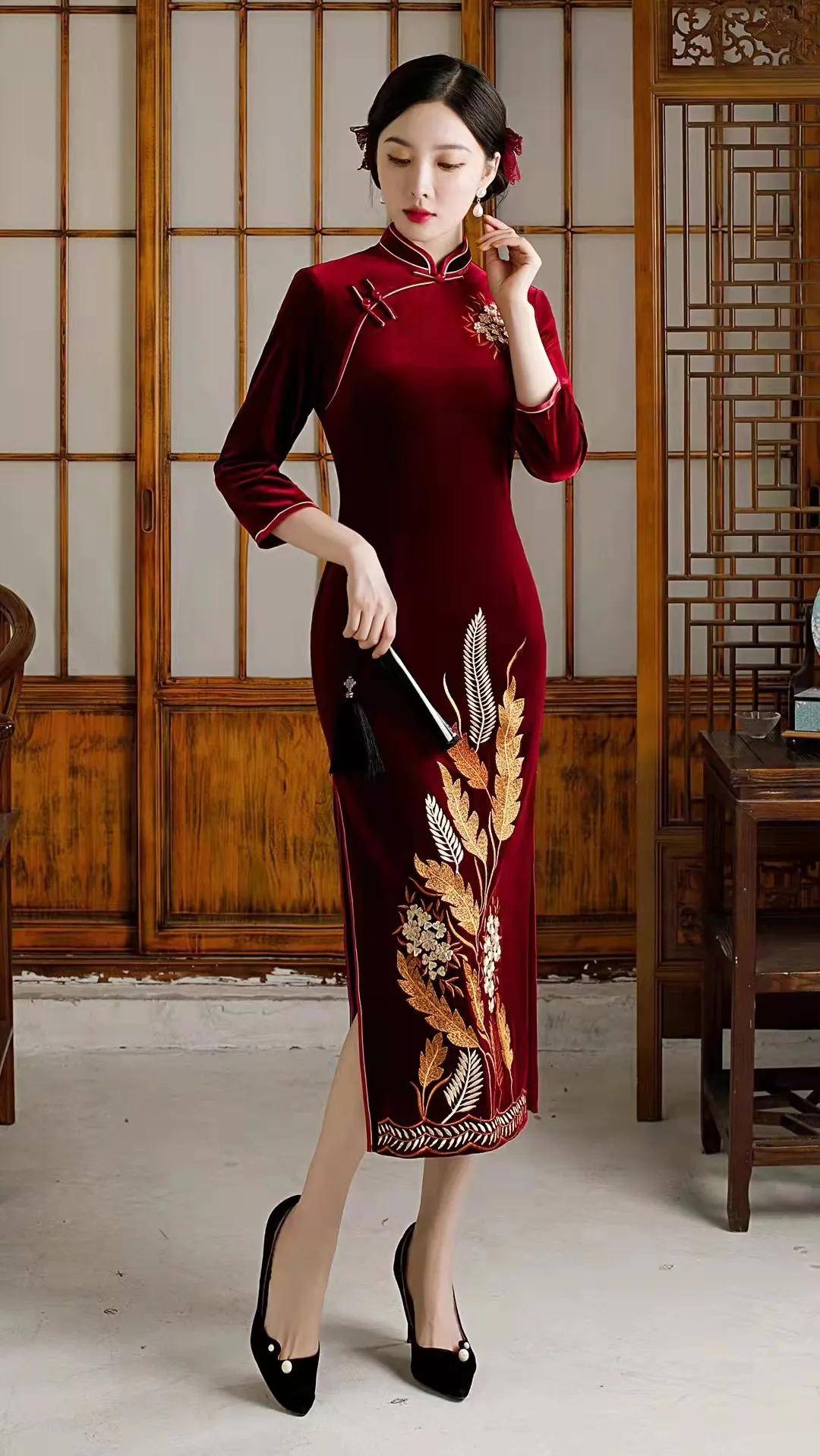 显得 红色丝绒旗袍裙，让你穿出饱满挺拔身材，穿出优雅自信气质的你！