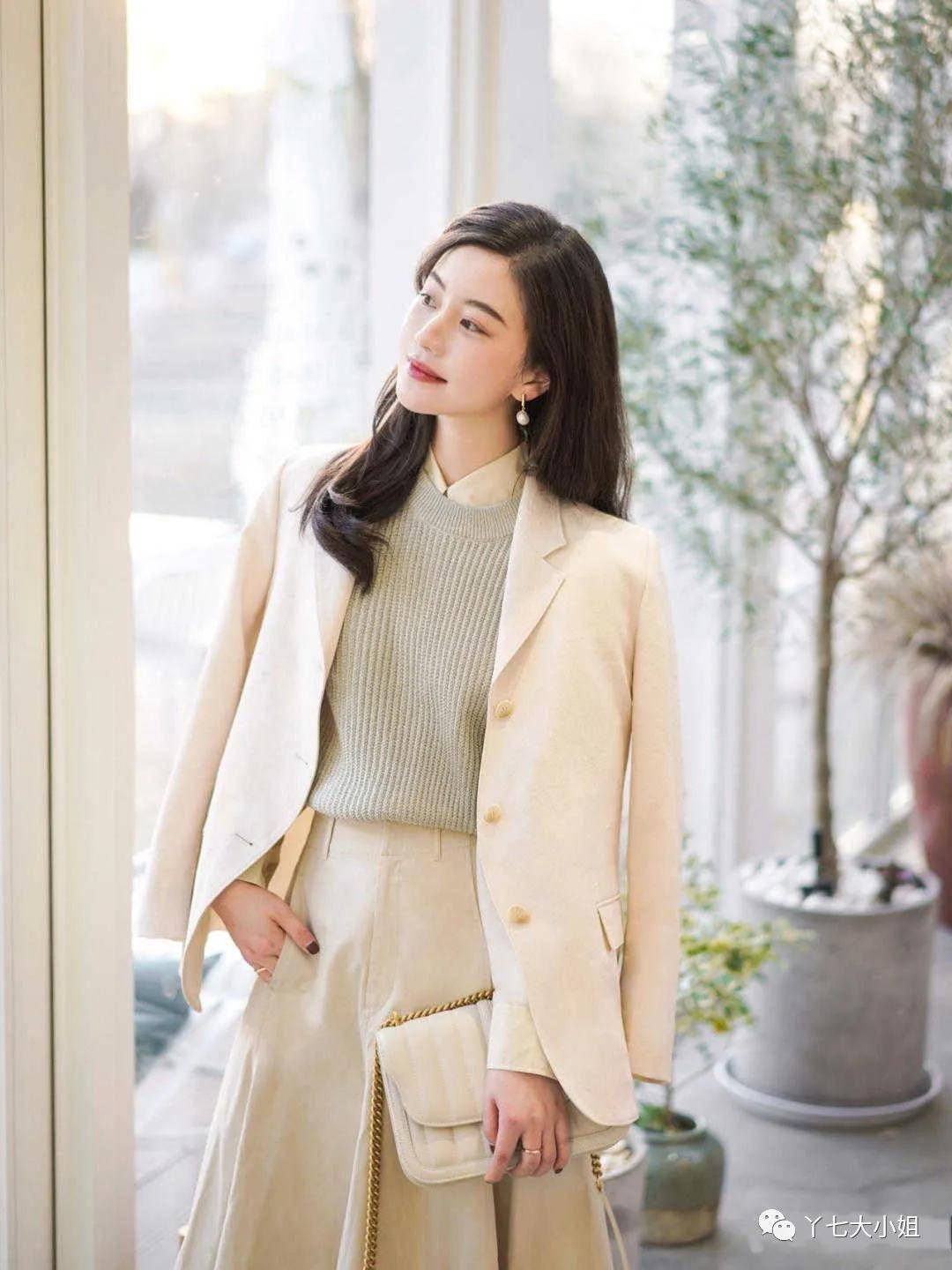 整体 十月份的裙子,这条廓形裙最好穿~