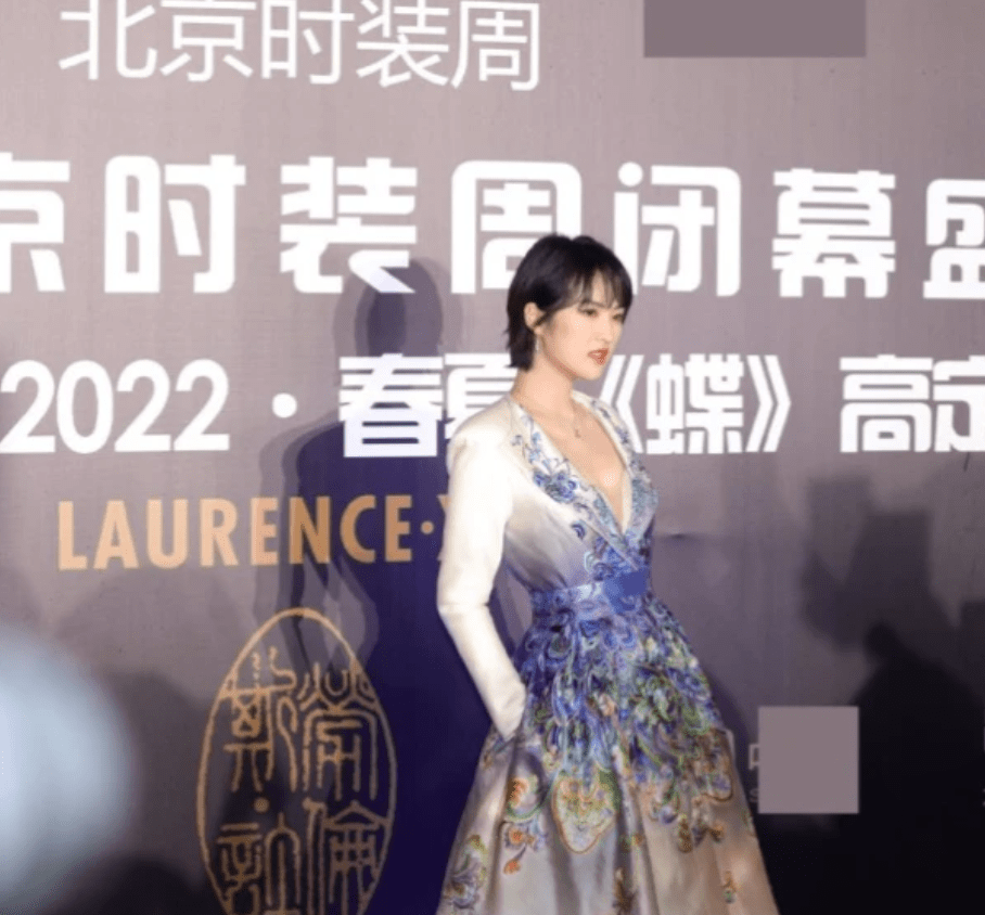 张静初 张静初红毯简约知性,娄艺潇的唐装靓丽,姚安娜终于找对风格