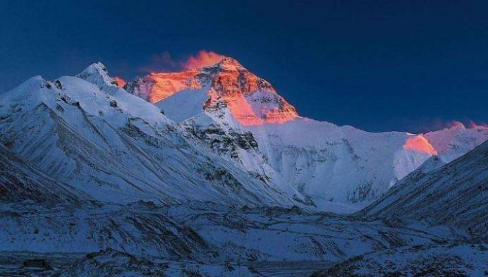 世界第二难爬的山峰，气候极易变化，无人在冬天成功登顶