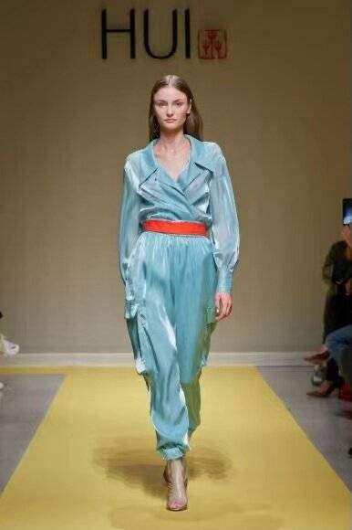 品牌 HUI|米兰时装周“Nü Shu 中国.女书”大秀震撼上演