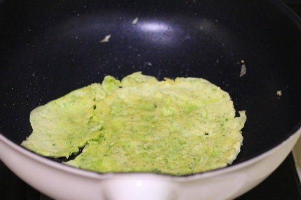 搅拌机|健康的菠菜做成鸡蛋饼,当作早餐再合适不过了,全家老少都喜欢