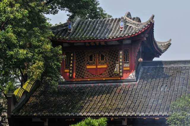 宝光寺：隐藏在树林间的寺庙，罗汉堂内有五百多尊罗汉，千姿百态