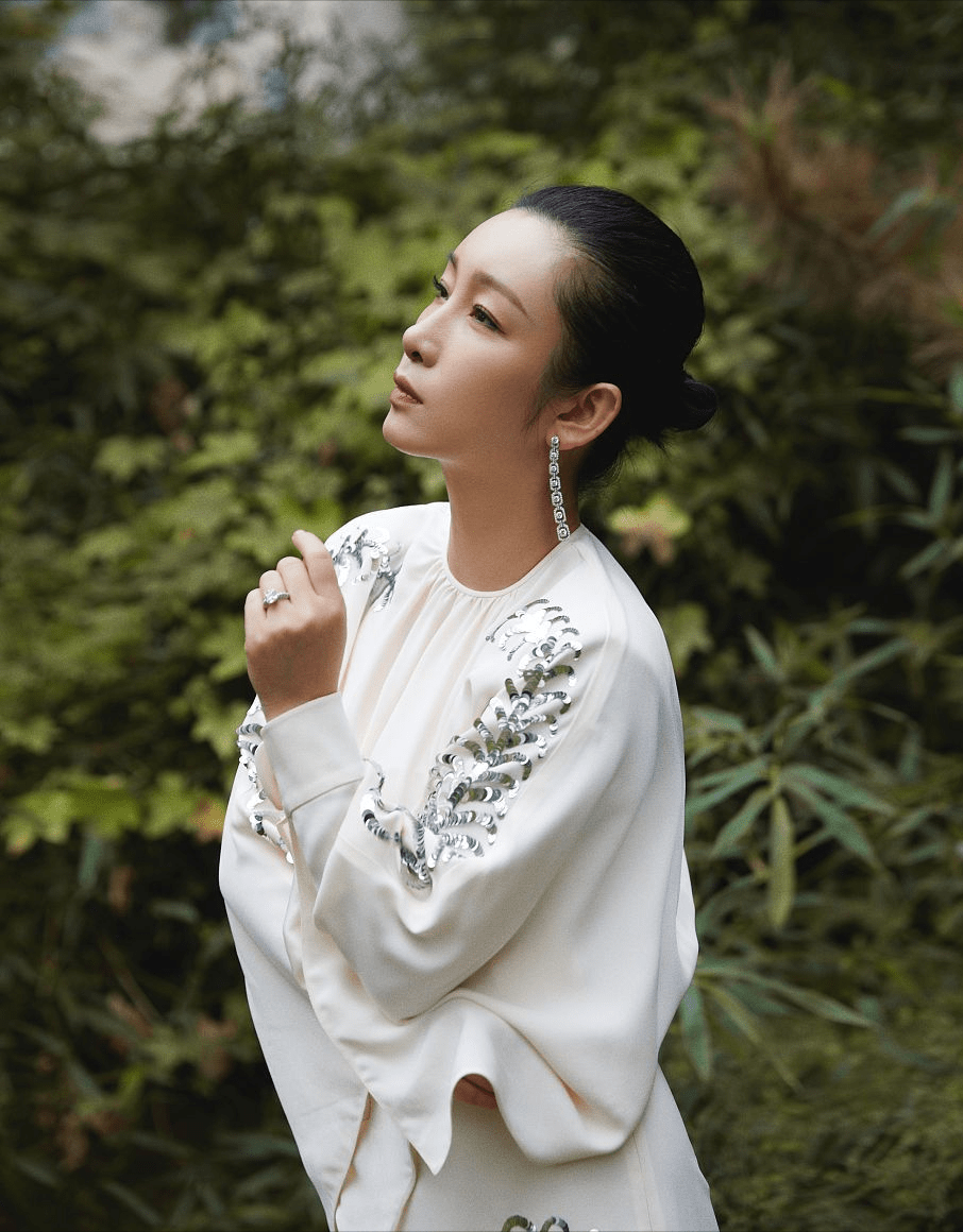 身材 秦海璐的优雅都是长裙给的，私服礼服都高级，娇嫩是宠出来的