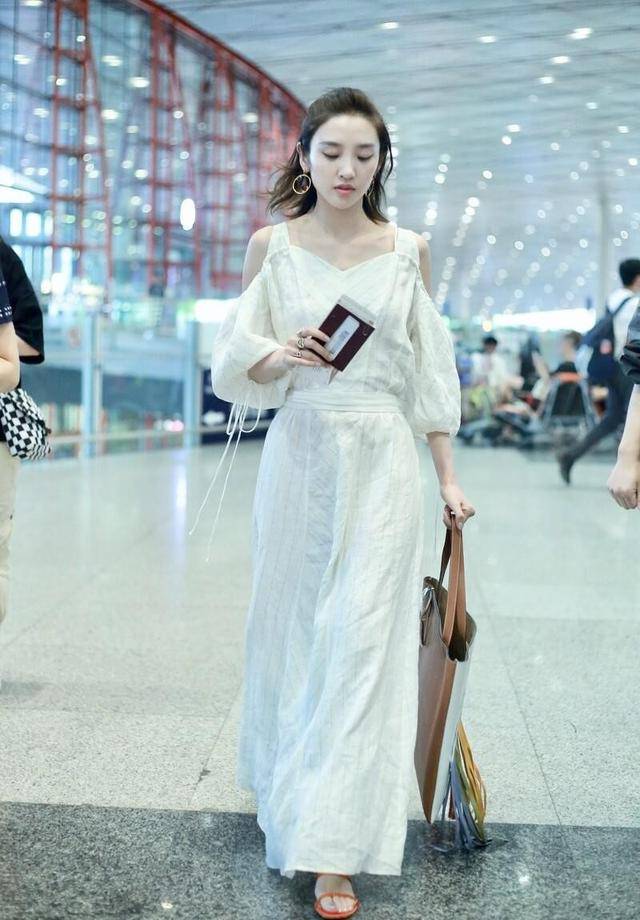 仙女 女人的衣服不仅时尚还得“纯情”，吊带小白裙，增强魅力吧