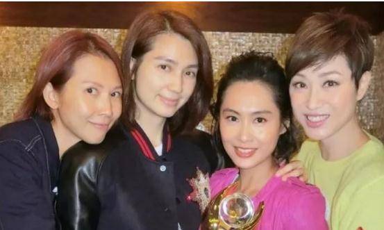 洪欣和 陈法蓉打扮朴素穿平价运动服无名牌，洪欣罕带女儿现身