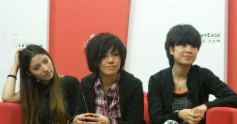 因为|她本是超女第四名，现在混得却比冠军好，开演唱会还一票难求