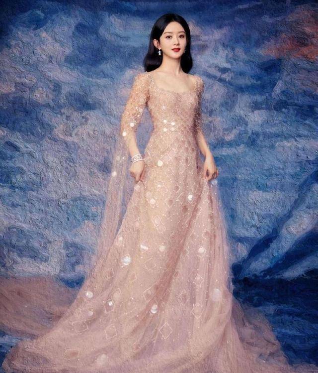 赵丽颖 赵丽颖的“少女脸”太有辨识度，穿素色长裙太仙了，好似油画公主