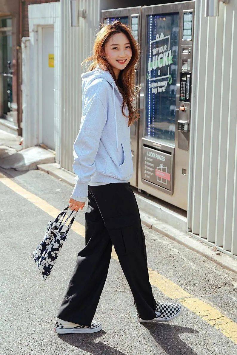 经典 卫衣+阔腿裤，今秋最舒适时髦的搭配！