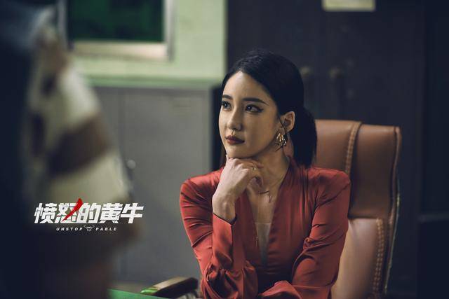 虽然潘南奎是网红出身,还曾因花费数十亿陷入整容风波.