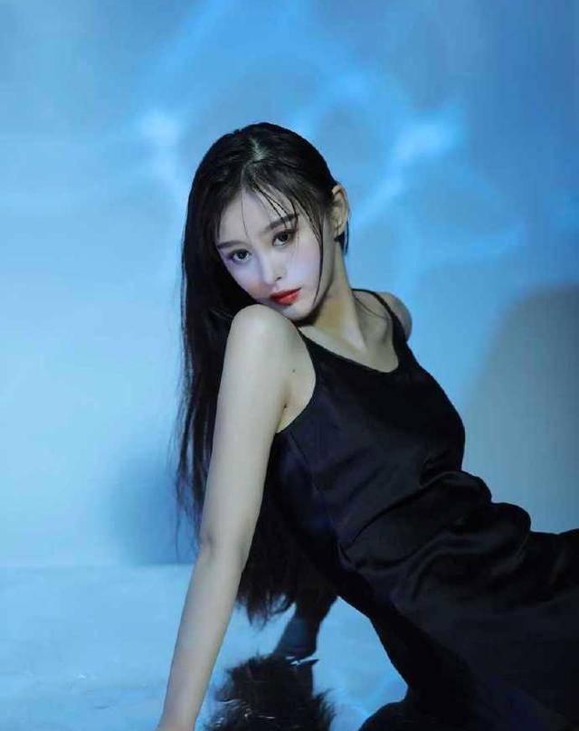 身材 170cm海航校花,身材好颜值高,被称为新一代“宅男女神”