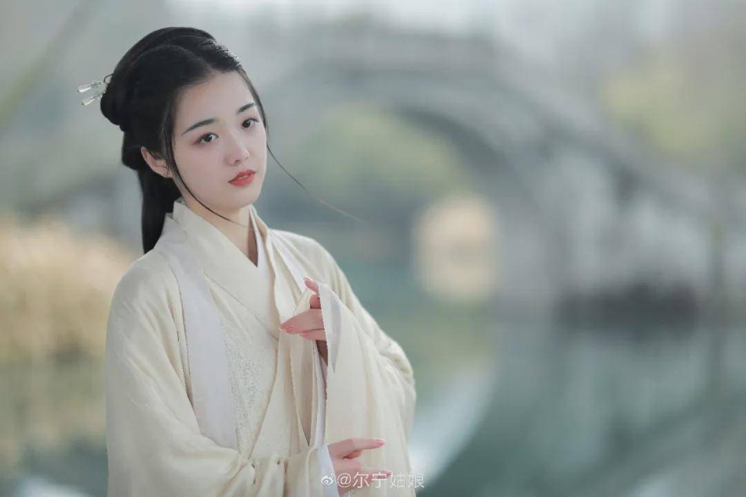 仙女 汉服小仙女:我历山河而来,江南又梦烟雨