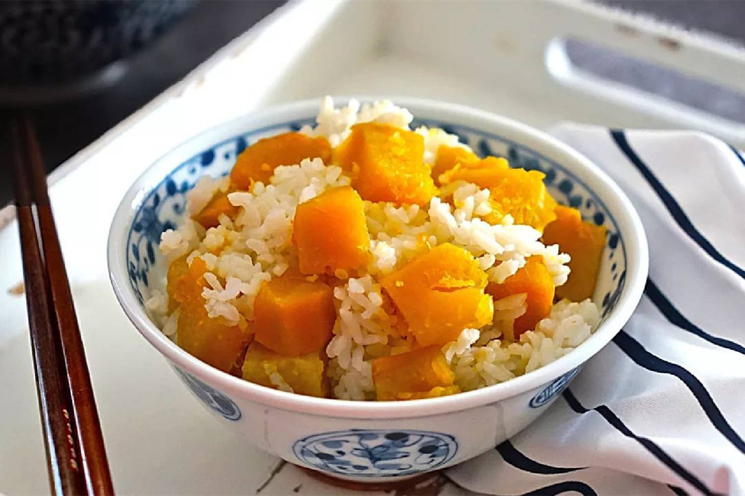 时间|孩子为什么爱吃零食?这更像是种本能,强制阻止是最差的办法