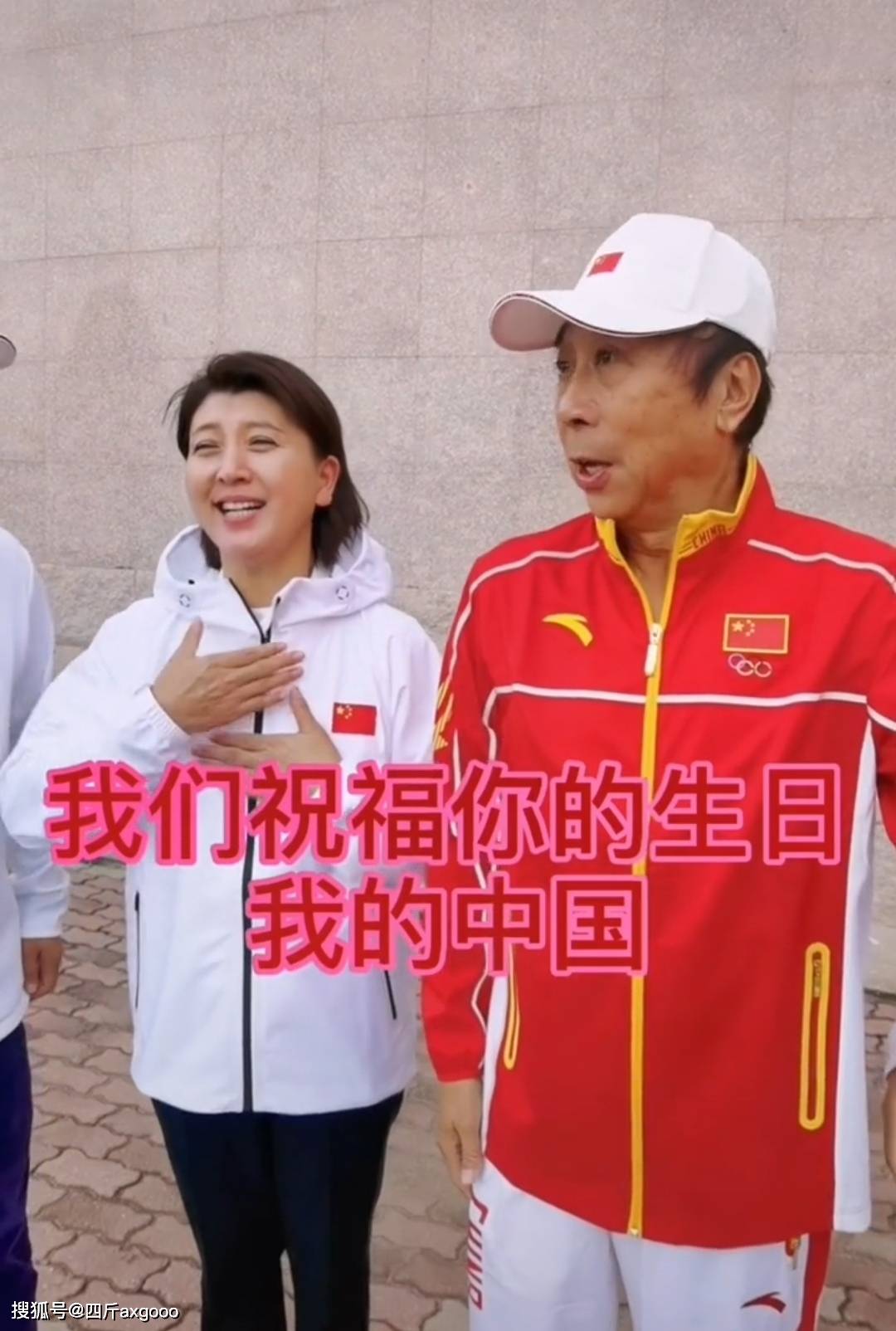 原创冯巩晒唱歌视频获得百万点赞,老艺术家分享生活不带货,值得称赞