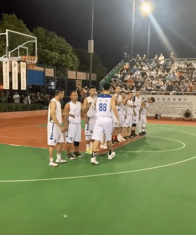 广东|中国篮球又一伤仲永！19岁拿总冠军27岁打野球，曾是广东希望之星