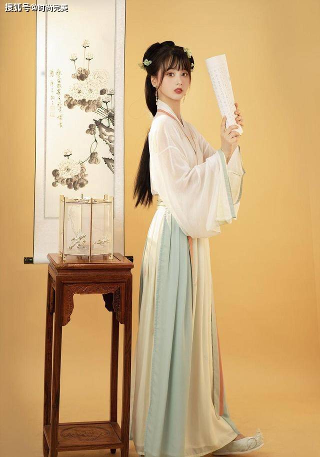 原创最近火了一种穿搭叫汉服吊带优雅又性感很高级