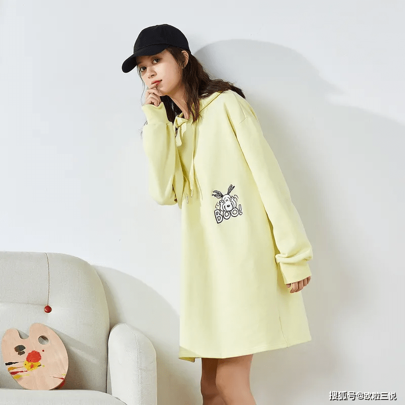 女生 女生卫衣穿搭推荐，时髦又好看