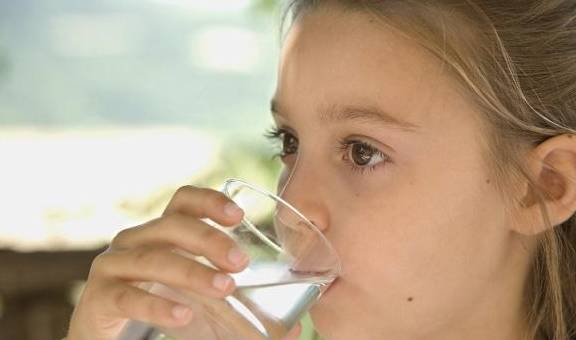 肾脏|哪些人群最容易患上肾结石？高浓度的尿酸通过肾脏，会导致什么？