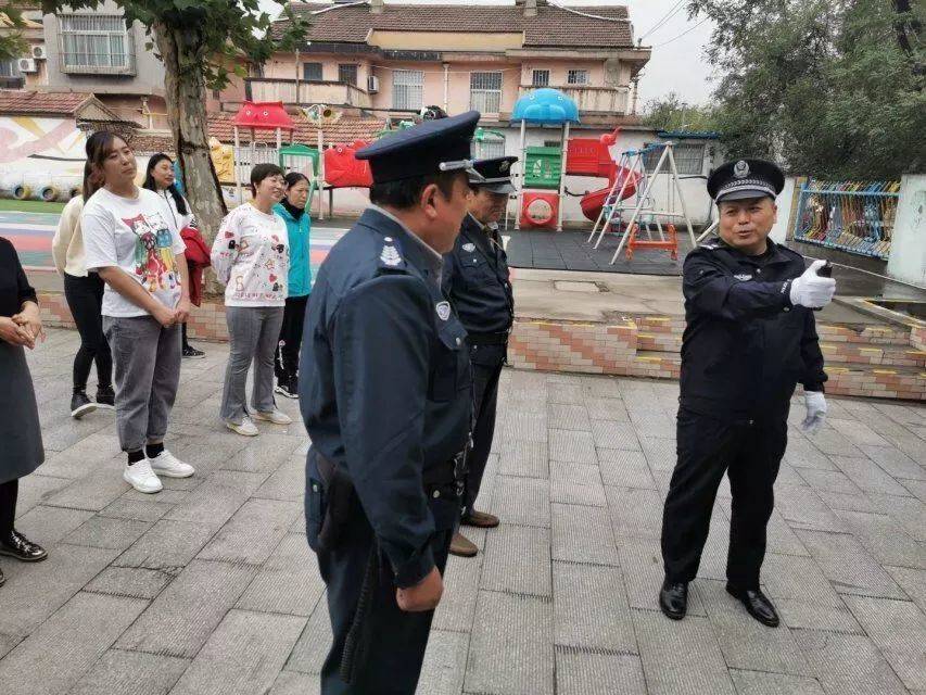 全家人|当5年幼儿园保安：家长对孩子太好，孩子永远不会明白全家人的爱