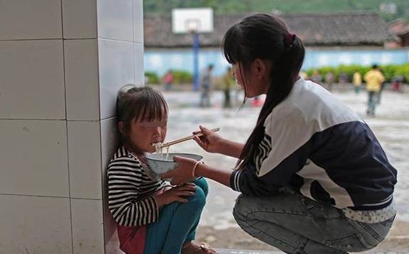 未来|儿子带女朋友回家，女方看到未来婆婆大着肚子，顿时变了脸