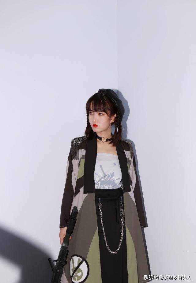 迷彩 最近火了一种“迷彩风”汉服，又酷又日常，设计感满满