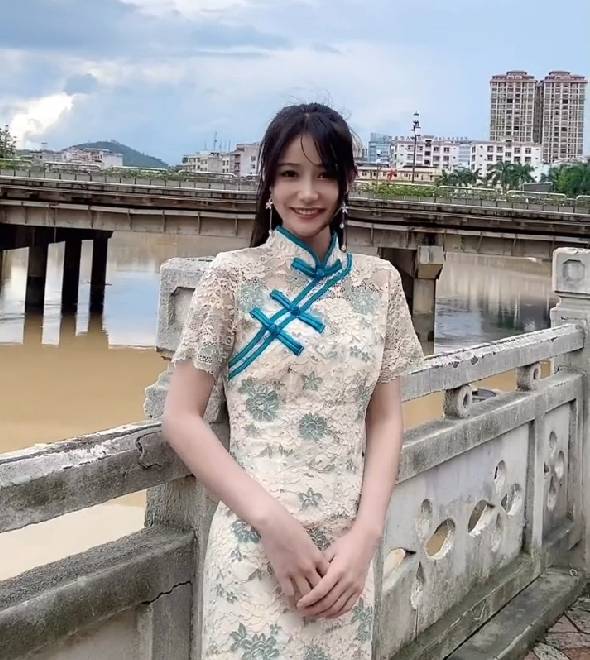 原创广西表妹唱歌太有魔性了拖拉机的嗓音许华升听着都笑了