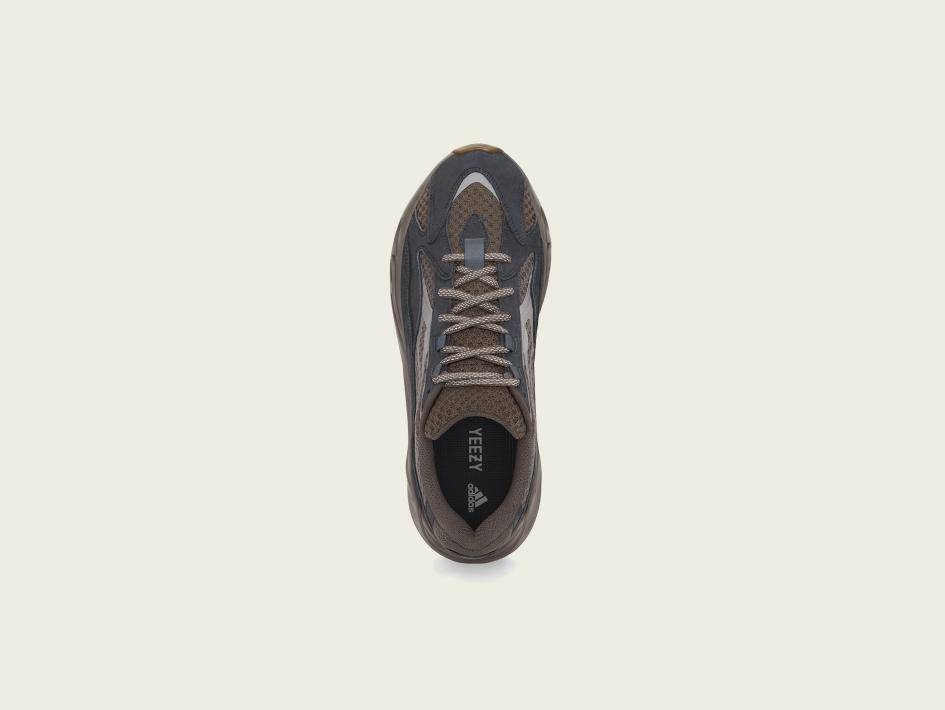 碰撞 延续YEEZY经典DNA，阿迪达斯YEEZY BOOST 700 V2配色MAUVE全新发布