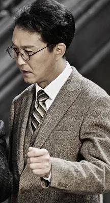 地下|余则成的孤独，成就了《潜伏》