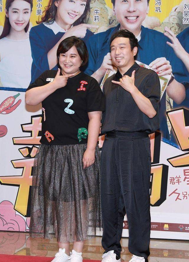 卫衣 贾玲身材有点“控不住”，出席活动穿半身裙遮肉，不愧是大码女神