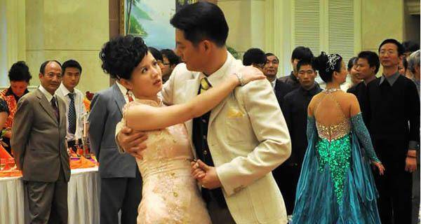 军装|22岁嫁傅程鹏，结婚19年被出轨，45岁一个人带孩子，后悔丈夫走红