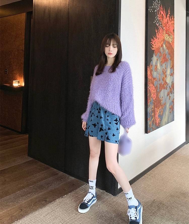 李小璐 李小璐无戏可拍也不消停，参加聚会占据C位不够，穿衣更是抢镜