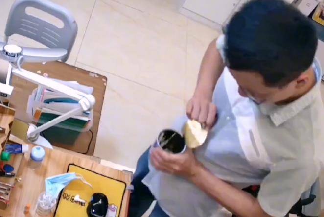 海苔|广东男子嘱咐海苔只能吃一片，女儿拿出三片，随后举动令网友爆赞