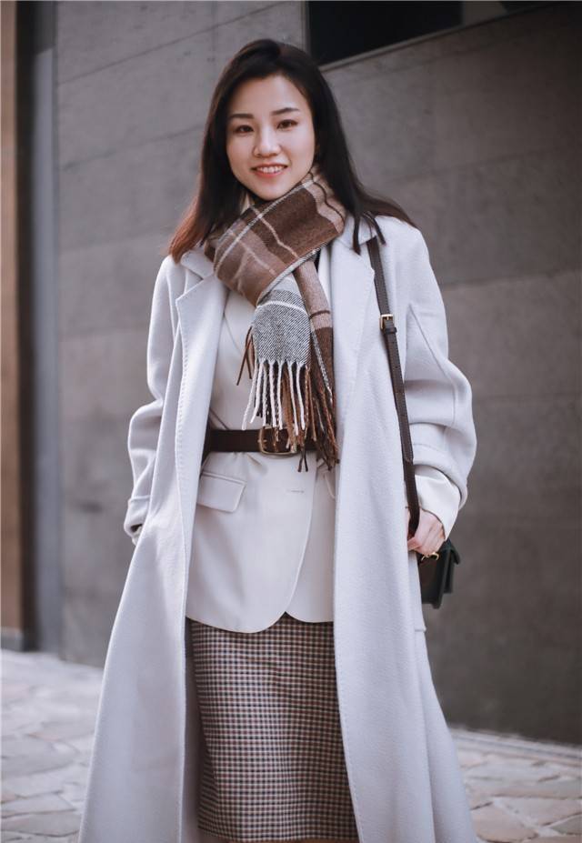 比拟 秋天大衣内搭案例分享:25-30+小姐姐演绎这4款内搭,时尚又保暖
