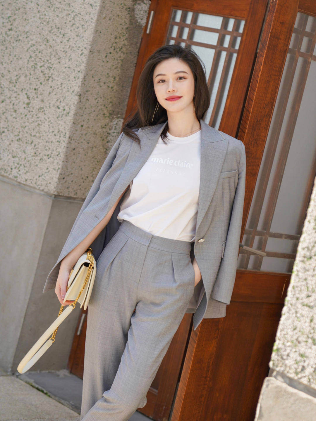 套装 40+女人不要再穿“基础款西装”了，建议记住这几个技巧，超洋气