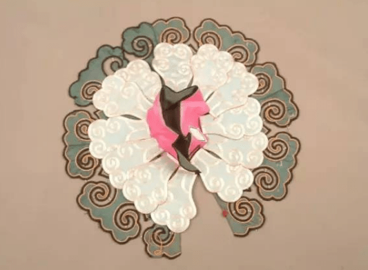 装饰品 云肩之美:中国古代女性服饰肩上的装饰品