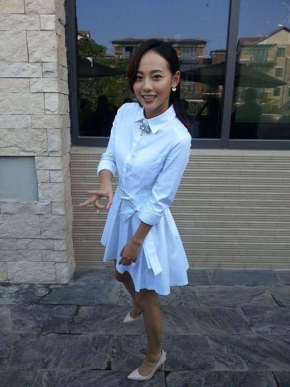 感觉没修图的刘涛张嘉倪，皮肤状态一个比一个差，这才是真实样子！