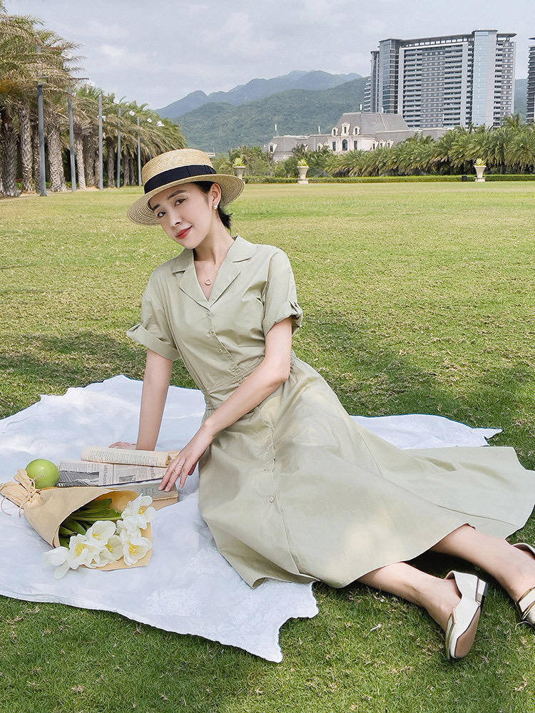 面料 秋冬连衣裙怎么选？穿一件西装领百褶裙就够了，很适合30+的女性