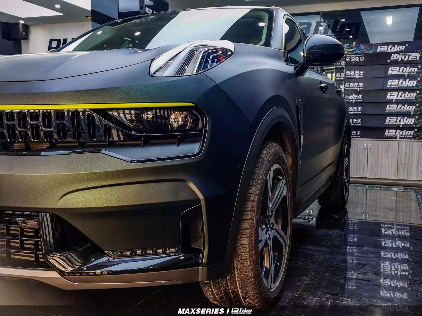 领克05汽车lb改色膜闪影橄榄绿