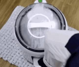 脚动 搞笑GIF:大哥对海参这么痴迷吗?都已经流鼻血了,还是要吃!