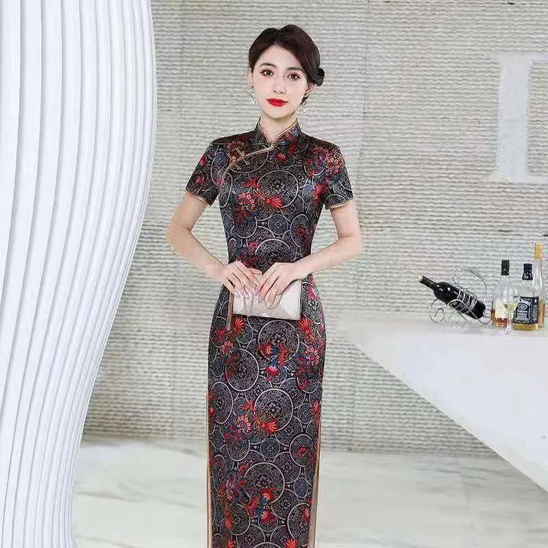 张爱玲 真丝旗袍，有着女人一样的似水柔情，让灵动的女人味儿显露无疑。
