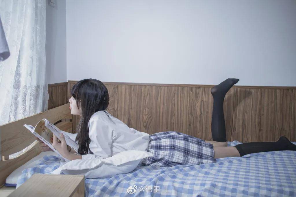 校服 JK校服：青春是蓝色的，是深远的天空，是放学后少女的心绪